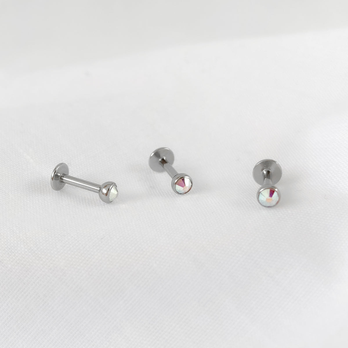 ピアス STONEHENgE 14K cubic piercing sparkles Three Mismatch CZ Stones Piercing (single), Minimalist 92.5